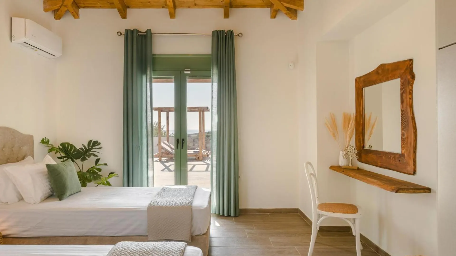 Dionisis Villa By Vintage Travel Karavados