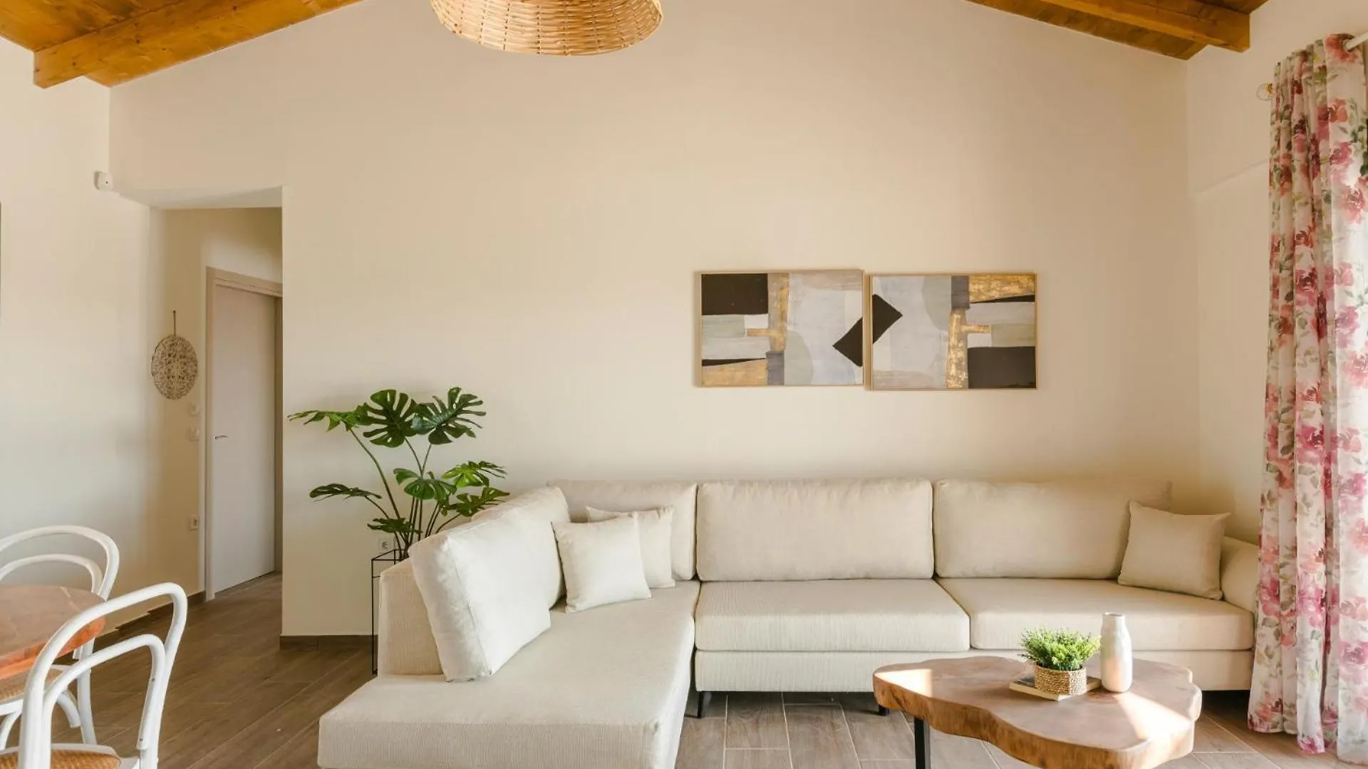 Dionisis Villa By Vintage Travel Karavados