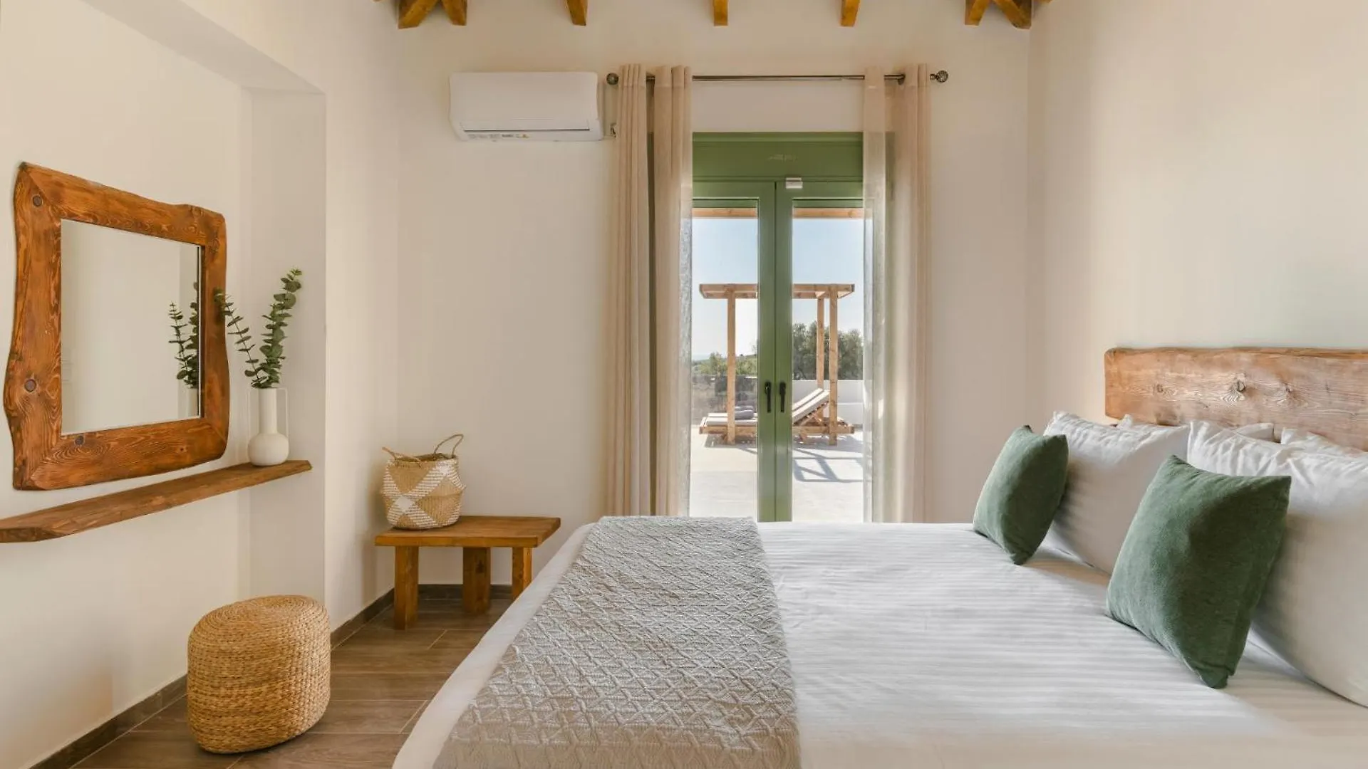 Dionisis Villa By Vintage Travel Karavados