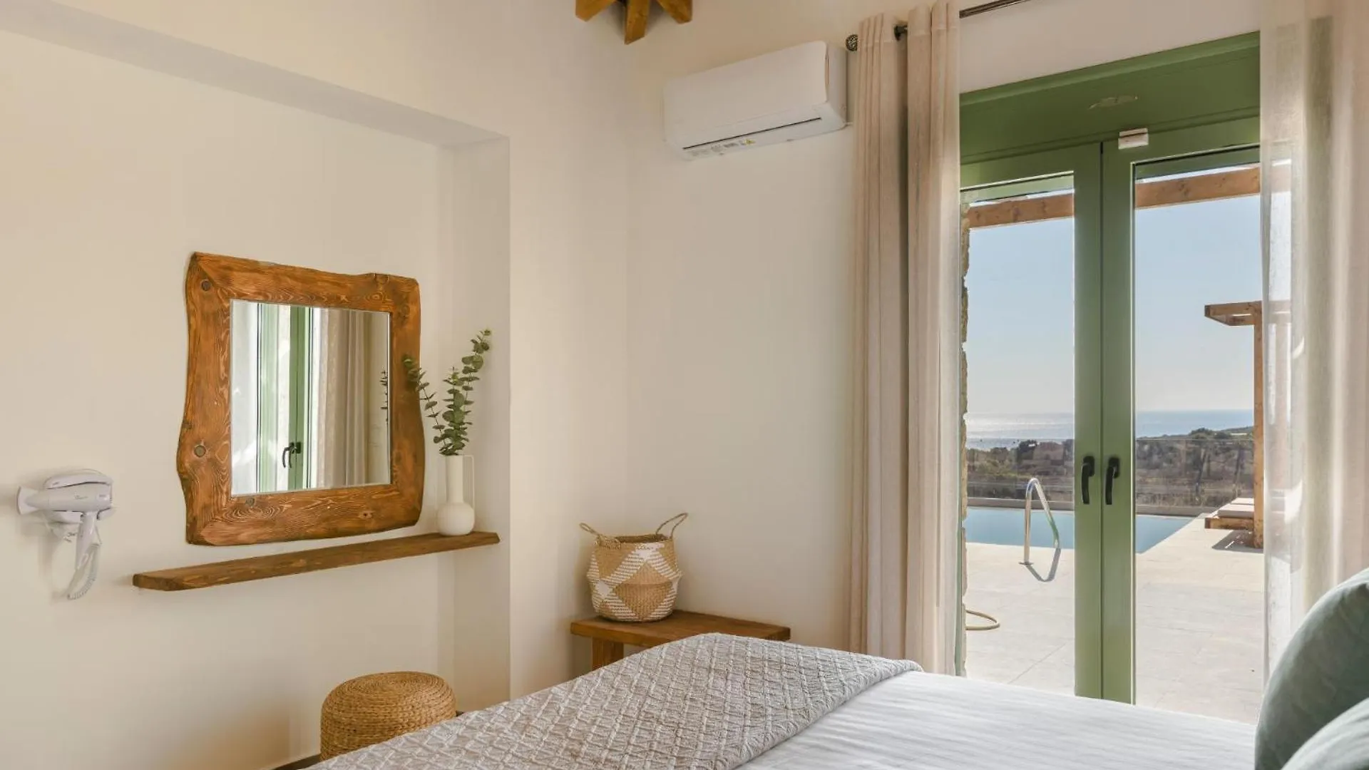 Dionisis Villa By Vintage Travel Karavados